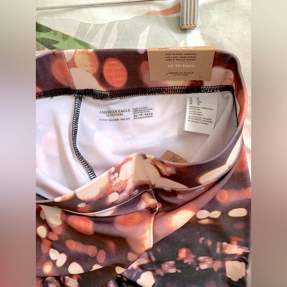 ❗️CLEAROUT❗️NWT! AMERICAN EAGLE hi-rise “city in the rain” LEGGINGS Size XS - Picture 4 of 4